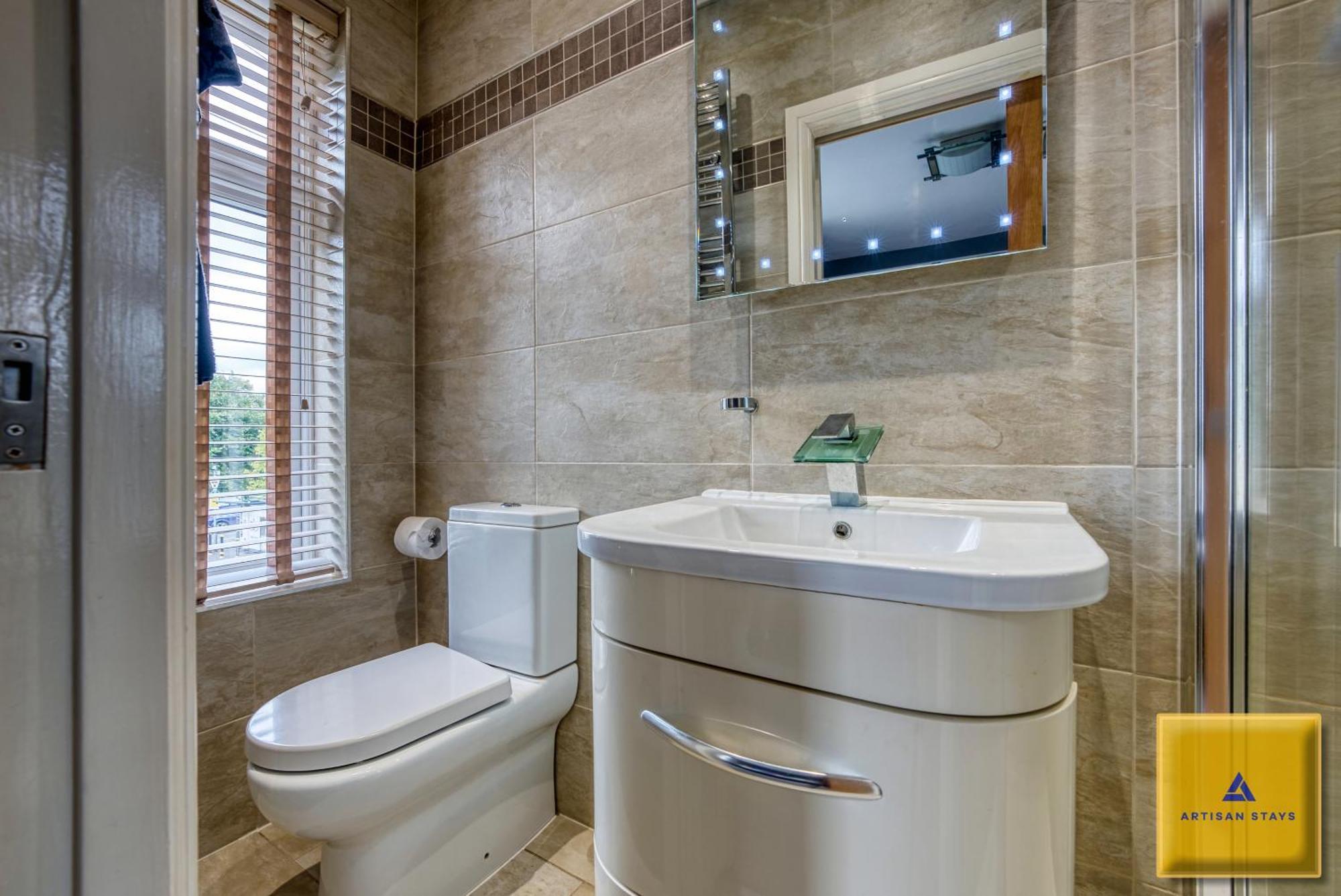 קובנטרי 4 Bedroom, 6 Beds, 3 Bathrooms, Near Nec & Birmingham Airport, Business, Contractor And Family Friendly, Free Wi-Fi, Free Parking מראה חיצוני תמונה